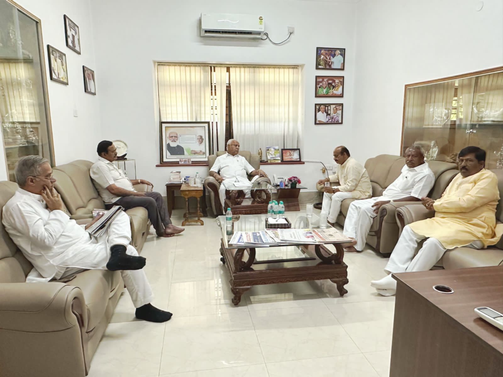 ಸಿಎಂ ಬೊಮ್ಮಾಯಿ- ಬಿಎಸ್ ವೈ ಭೇಟಿ; ಮಹತ್ವದ ಚರ್ಚೆ