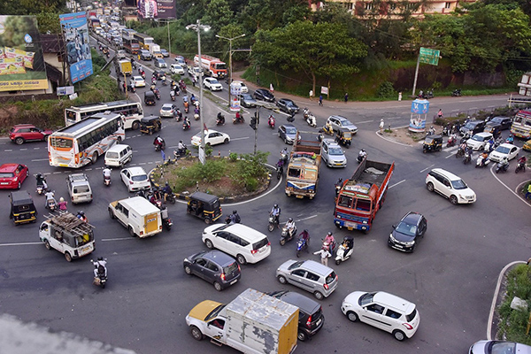 ಮಂಗಳೂರು: ಪಂಪ್‌ವೆಲ್, ನಂತೂರು ವೃತ್ತದಲ್ಲಿ ವಾಹನ ದಟ್ಟಣೆ
