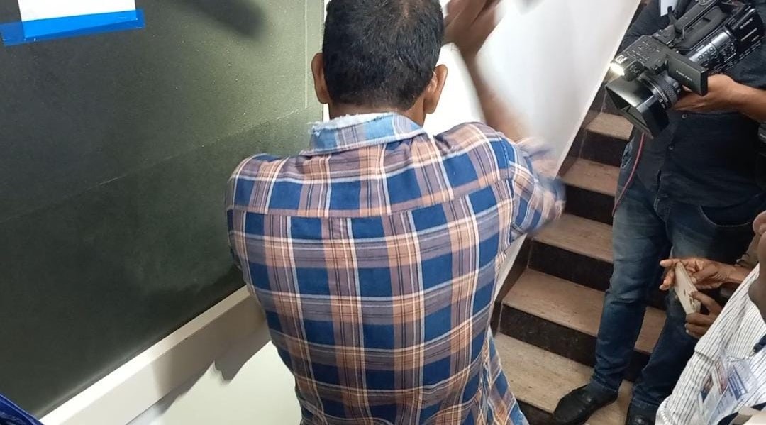 ಮಂಗಳೂರು | ಮತ ಎಣಿಕೆಯ ಕೇಂದ್ರದ ‘ಕೀ’ ಕಾಣೆ: ಬಾಗಿಲು ತೆರೆಯಲು ಬೀಗ ಒಡೆದರು !