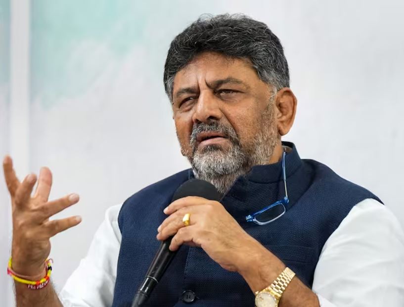 ಸಿಎಂ ಆಯ್ಕೆ ಕಗ್ಗಂಟು | ದಿಲ್ಲಿಯತ್ತ ಡಿಕೆಶಿ: ಇಂದೇ ಮುಖ್ಯಮಂತ್ರಿ ಘೋಷಣೆ ?