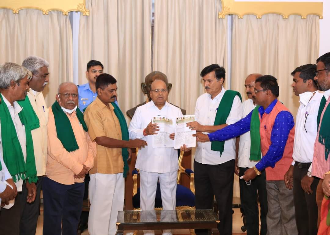 ಸಕ್ಕರೆ ಕಾರ್ಖಾನೆ ಮಾಲಕರಿಗೆ ಸಚಿವ ಸ್ಥಾನ ನೀಡಬೇಡಿ; ರಾಜ್ಯಪಾಲರಿಗೆ ರೈತ ಸಂಘ ಮನವಿ