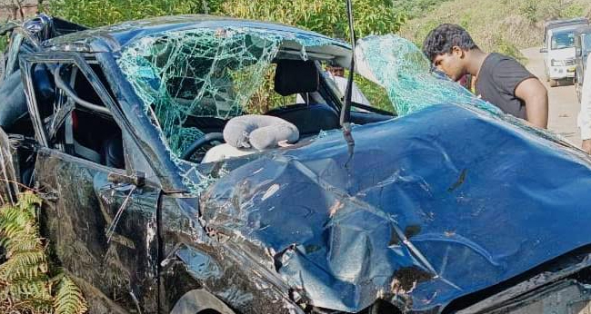 ಚಿಕ್ಕಮಗಳೂರು | ಪ್ರಪಾತಕ್ಕೆ ಉರುಳಿ ಬಿದ್ದ ಕಾರು; ನಾಲ್ವರು ಪ್ರವಾಸಿಗರಿಗೆ ಗಂಭೀರ ಗಾಯ