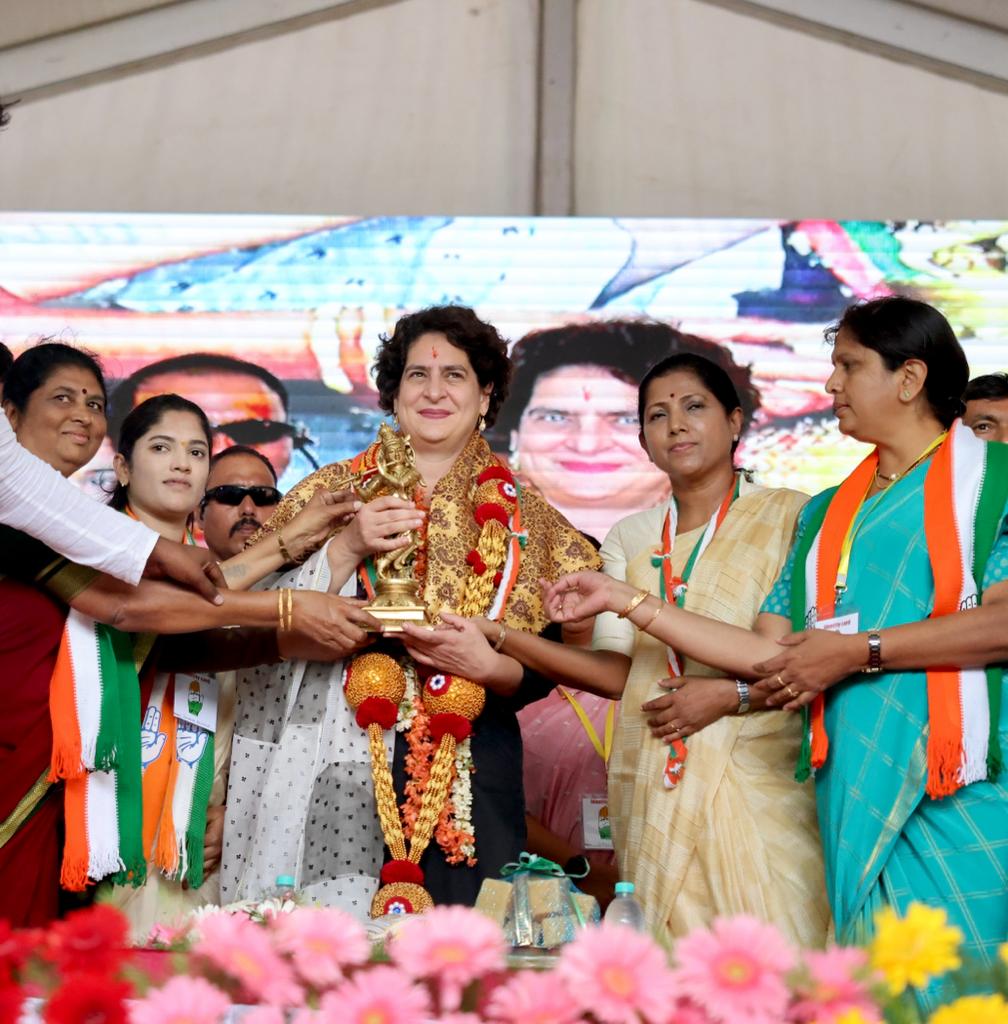 ರಾಜ್ಯವನ್ನು ಲೂಟಿ ಮಾಡುತ್ತಿರುವ ಬಿಜೆಪಿ ಸರಕಾರವನ್ನು ಕಿತ್ತೊಗೆಯಿರಿ: ಮಂಡ್ಯದಲ್ಲಿ ಪ್ರಿಯಾಂಕಾ ಗಾಂಧಿ