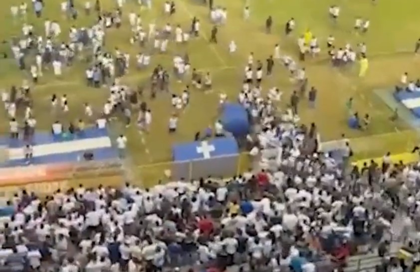 ಫುಟ್ಬಾಲ್ ಸ್ಟೇಡಿಯಂನಲ್ಲಿ ಕಾಲ್ತುಳಿತ: ಕನಿಷ್ಠ 9 ಮಂದಿ ಮೃತ್ಯು