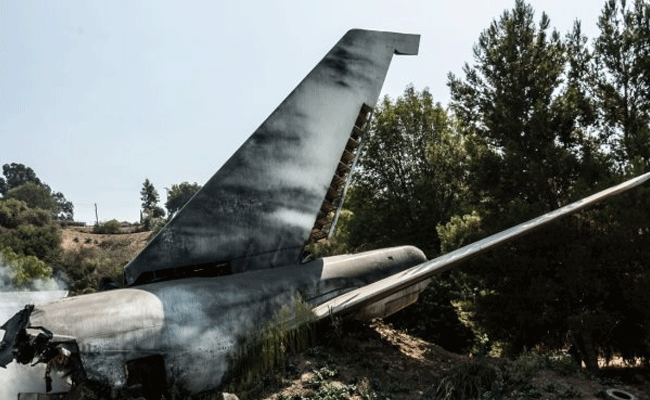 ಪ್ರವಾಸಿ ವಿಮಾನ ಪತನ: ಮೂವರು ಪ್ರಯಾಣಿಕರು ಮೃತ್ಯು