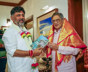 ಎಸ್.ಎಂ. ಕೃಷ್ಣ ರನ್ನು ಭೇಟಿ ಮಾಡಿದ ಉಪಮುಖ್ಯಮಂತ್ರಿ ಡಿ ಕೆ ಶಿವಕುಮಾರ್