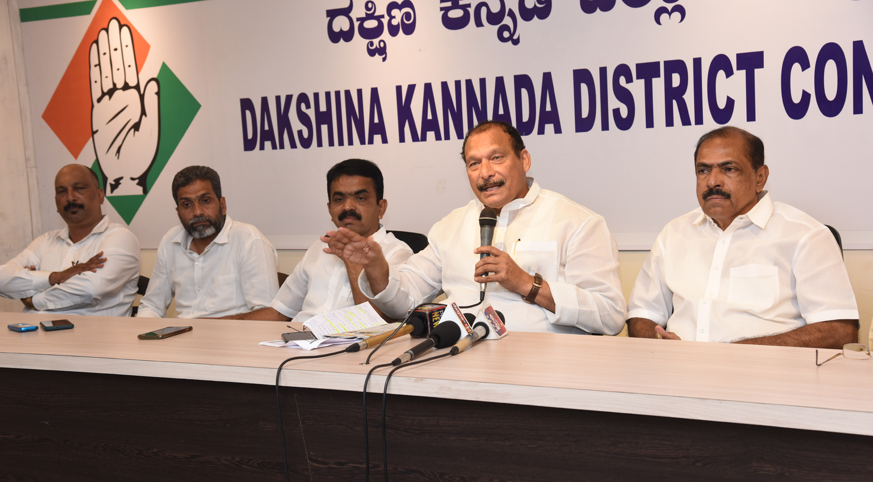 ಗ್ಯಾರಂಟಿಗಳ ಜಾರಿಗೆ ಬಿಜೆಪಿಯವರಿಗೆ ಅವಸರ : ಐವನ್ ಡಿ ಸೋಜಾ