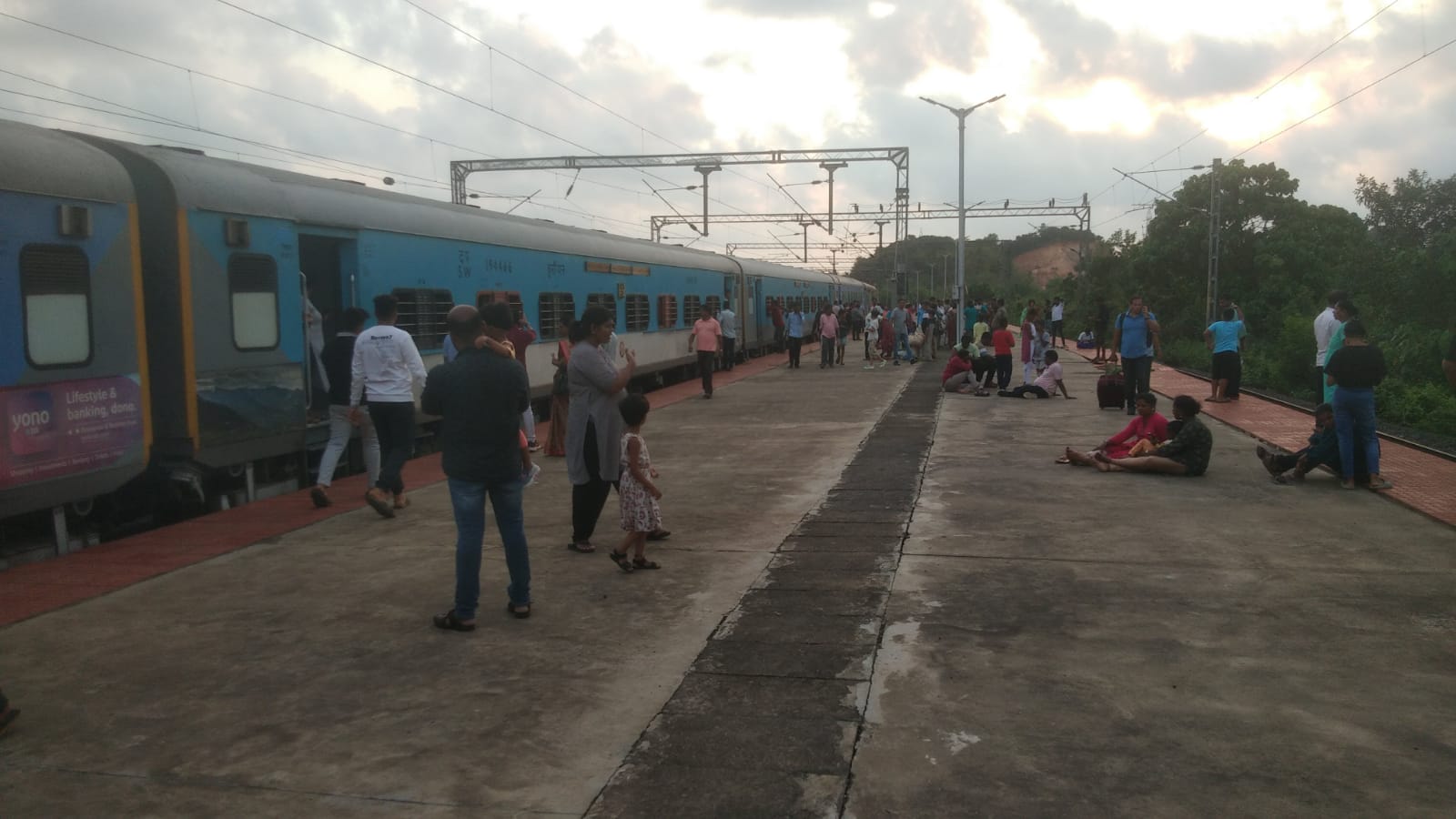 ಕೆಟ್ಟು ನಿಂತ ಗೂಡ್ಸ್ ರೈಲು: ಬೆಂಗಳೂರು- ಮುರ್ಡೇಶ್ವರ ರೈಲು ಸಂಚಾರಕ್ಕೆ ತೊಂದರೆ