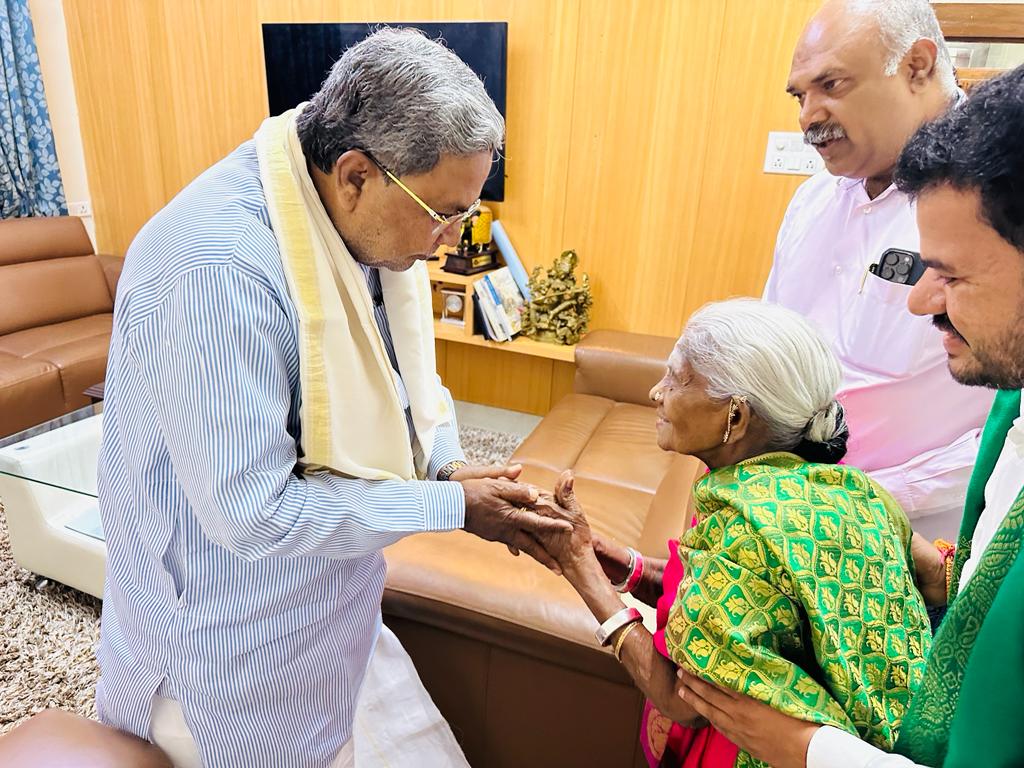 ಮುಖ್ಯಮಂತ್ರಿ ಸಿದ್ದರಾಮಯ್ಯರಿಗೆ ಸಾಲು ಮರದ ತಿಮ್ಮಕ್ಕ ಶುಭ ಹಾರೈಕೆ