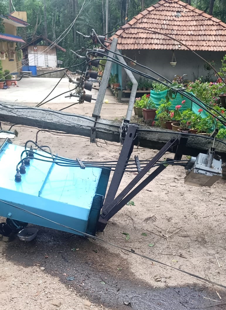 ಕೊಡಗಿನ ವಿವಿಧೆಡೆ ಮಳೆ: ಮನೆ, ವಿದ್ಯುತ್ ಕಂಬಗಳಿಗೆ ಹಾನಿ