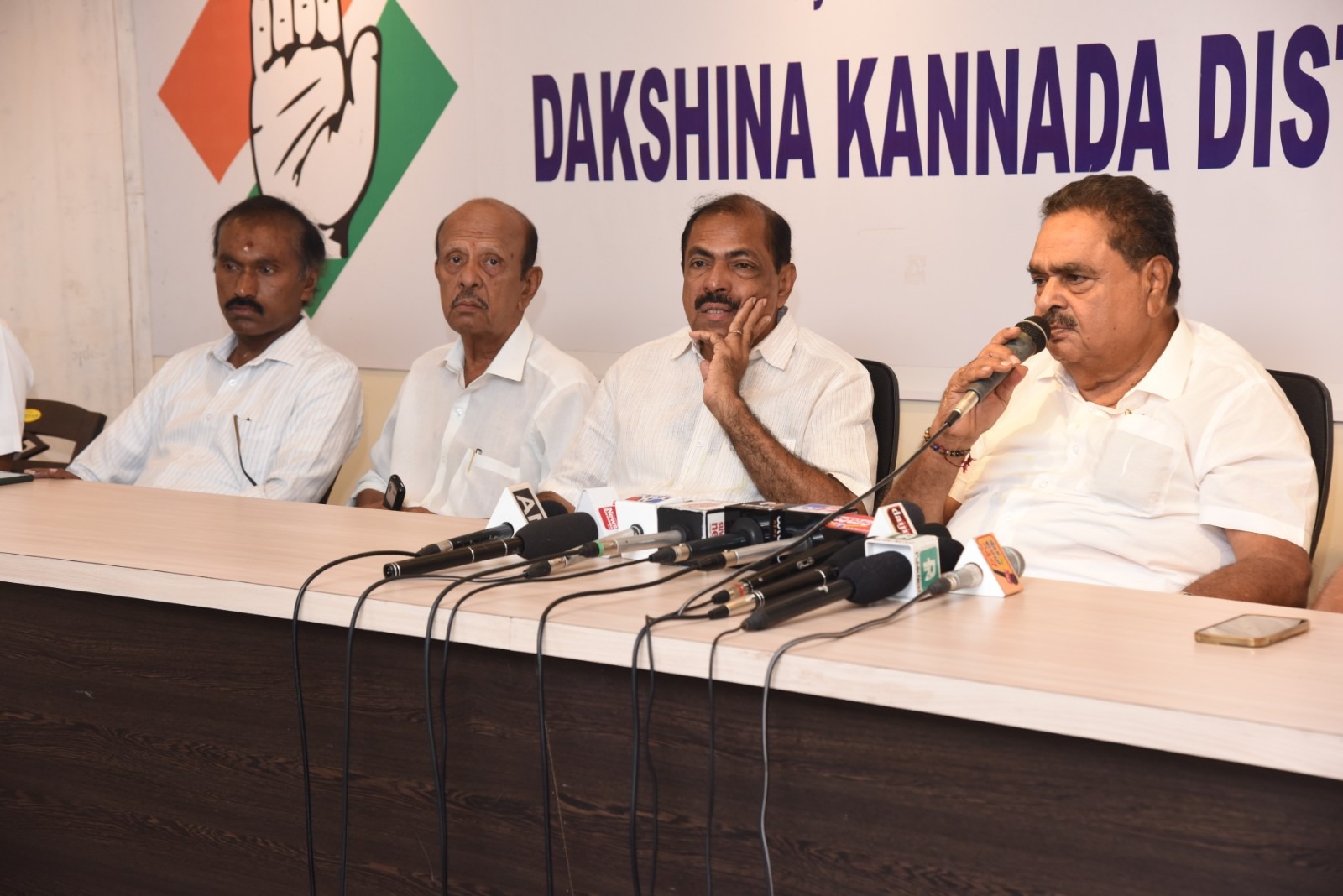 ಜಿಲ್ಲೆಯಲ್ಲಿ ನಡೆದ ಧರ್ಮಾಧಾರಿತ ರಾಜಕೀಯ ಹತ್ಯಾ ಪ್ರಕರಣದ ತನಿಖೆಗೆ ಎಸ್‌ಐಟಿ ರಚನೆಗೆ ಮಾಜಿ ಸಚಿವ ರಮಾನಾಥ ರೈ ಆಗ್ರಹ