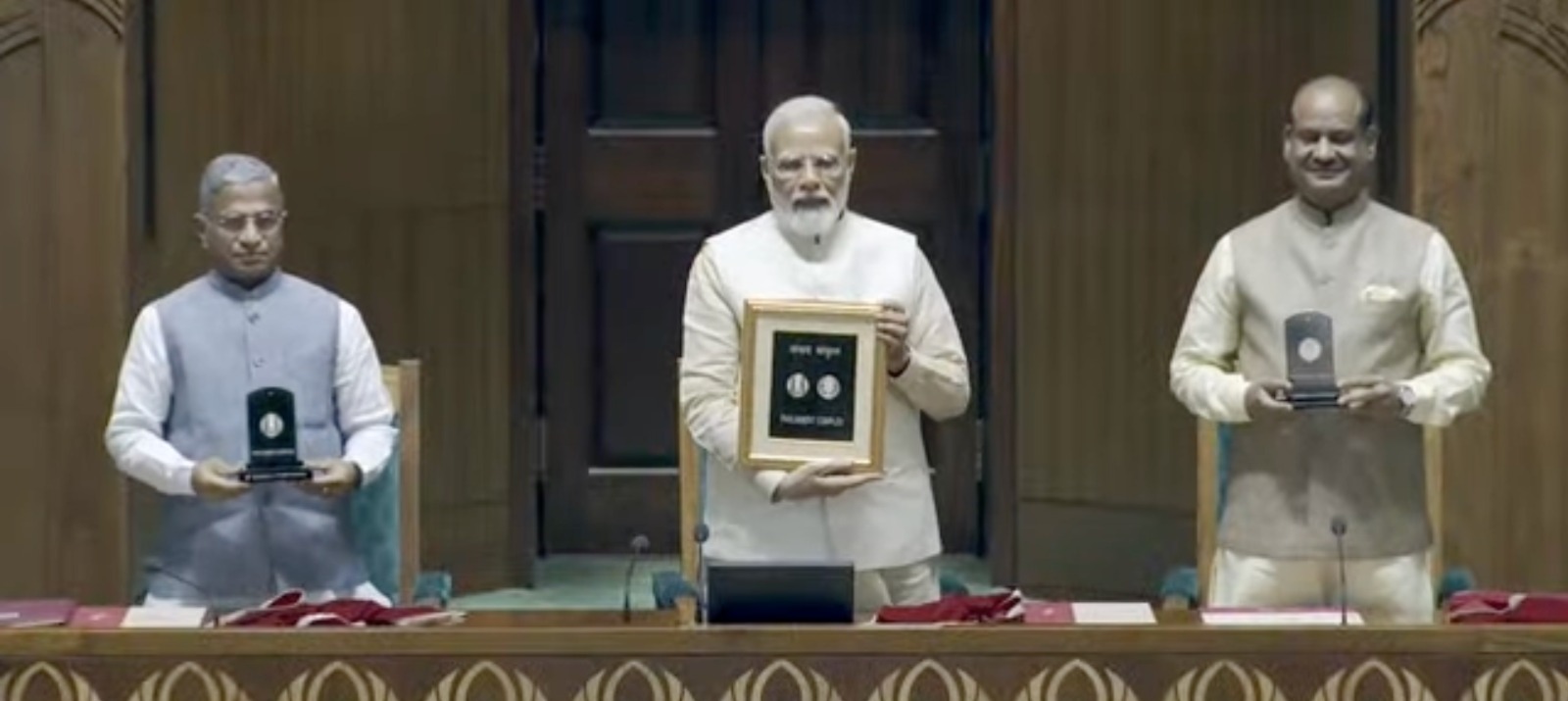 ನೂತನ ಸಂಸತ್ ಭವನ ಉದ್ಘಾಟನೆ ಸ್ಮರಣಾರ್ಥ: ಪ್ರಧಾನಿಯಿಂದ 75 ರೂ. ನಾಣ್ಯ, ಅಂಚೆ ಚೀಟಿ ಬಿಡುಗಡೆ