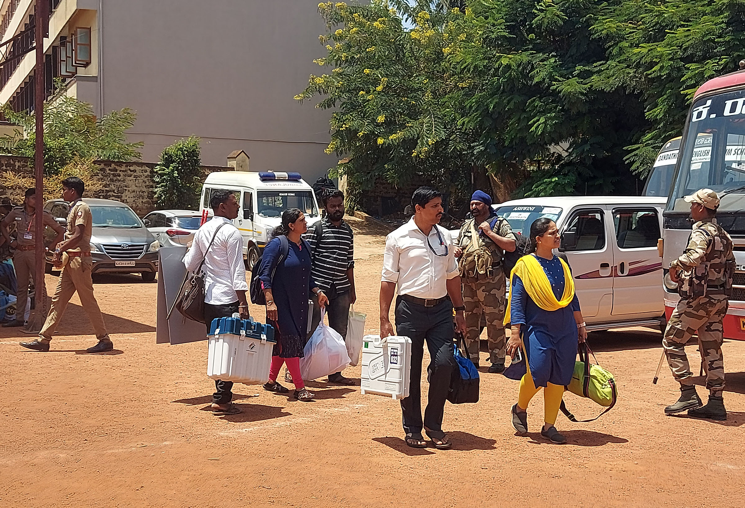 ಚುನಾವಣಾ ಕರ್ತವ್ಯದ ಭತ್ಯೆ ಬಿಡುಗಡೆಗೆ ಗೃಹರಕ್ಷಕ ದಳದ ಸಿಬ್ಬಂದಿ ಆಗ್ರಹ ಚುನಾವಣಾ ಕರ್ತವ್ಯದ ಭತ್ಯೆ ಬಿಡುಗಡೆಗೆ ಗೃಹರಕ್ಷಕ ದಳದ ಸಿಬ್ಬಂದಿ ಆಗ್ರಹ