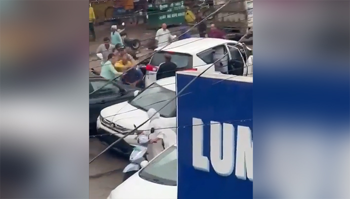 ಯುವಕನನ್ನು ಥಳಿಸಿದ ಬಿಜೆಪಿ ಸಚಿವ: ವೀಡಿಯೊ ವೈರಲ್