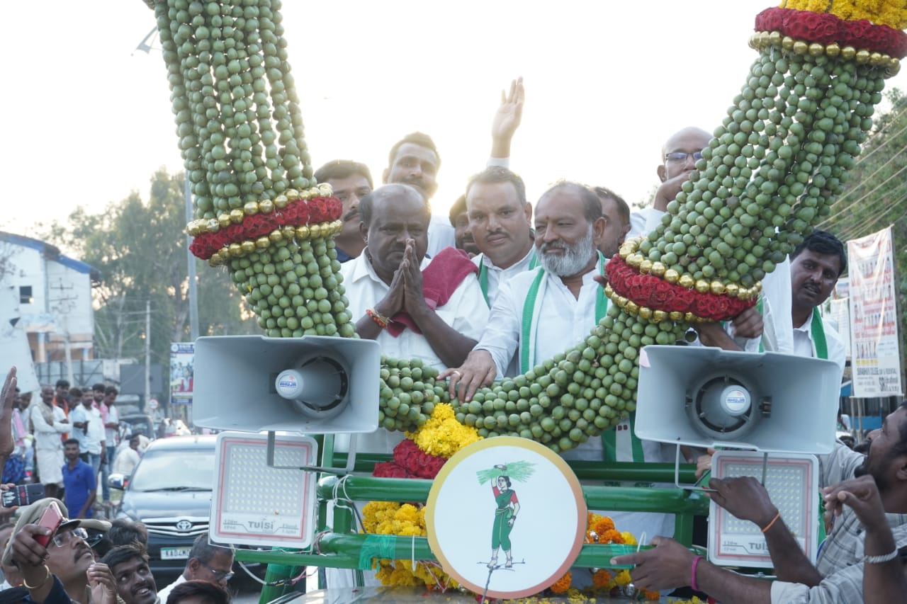 ಬಜರಂಗ ದಳದಲ್ಲಿ ಅಮಾಯಕರ ಬಳಕೆ: ಎಚ್‍ಡಿಕೆ ಕಿಡಿ
