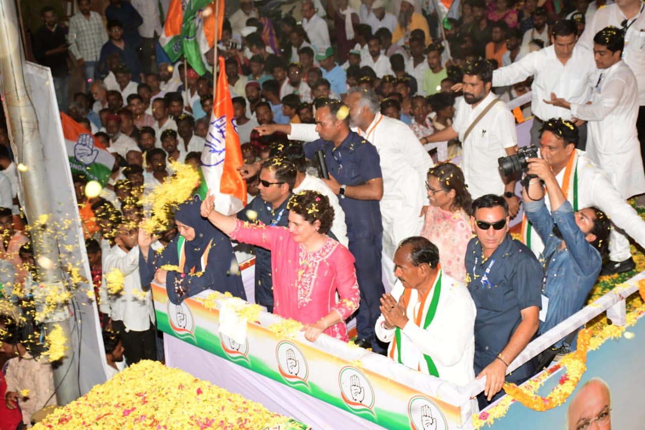 ಕಲಬುರಗಿ: ನಿನ್ನೆ ಮೋದಿ, ಇಂದು ಪ್ರಿಯಾಂಕಾ ಗಾಂಧಿ ರೋಡ್ ಶೋ