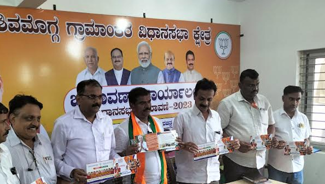 ರೈತರ ಜಮೀನು ಇಂಡೀಕರಣ: ಮಾಧ್ಯಮದವರ ಪ್ರಶ್ನೆಗೆ ಉತ್ತರಿಸಲು ಹಿಂಜರಿದ ಶಾಸಕ ಅಶೋಕ್ ನಾಯ್ಕ್