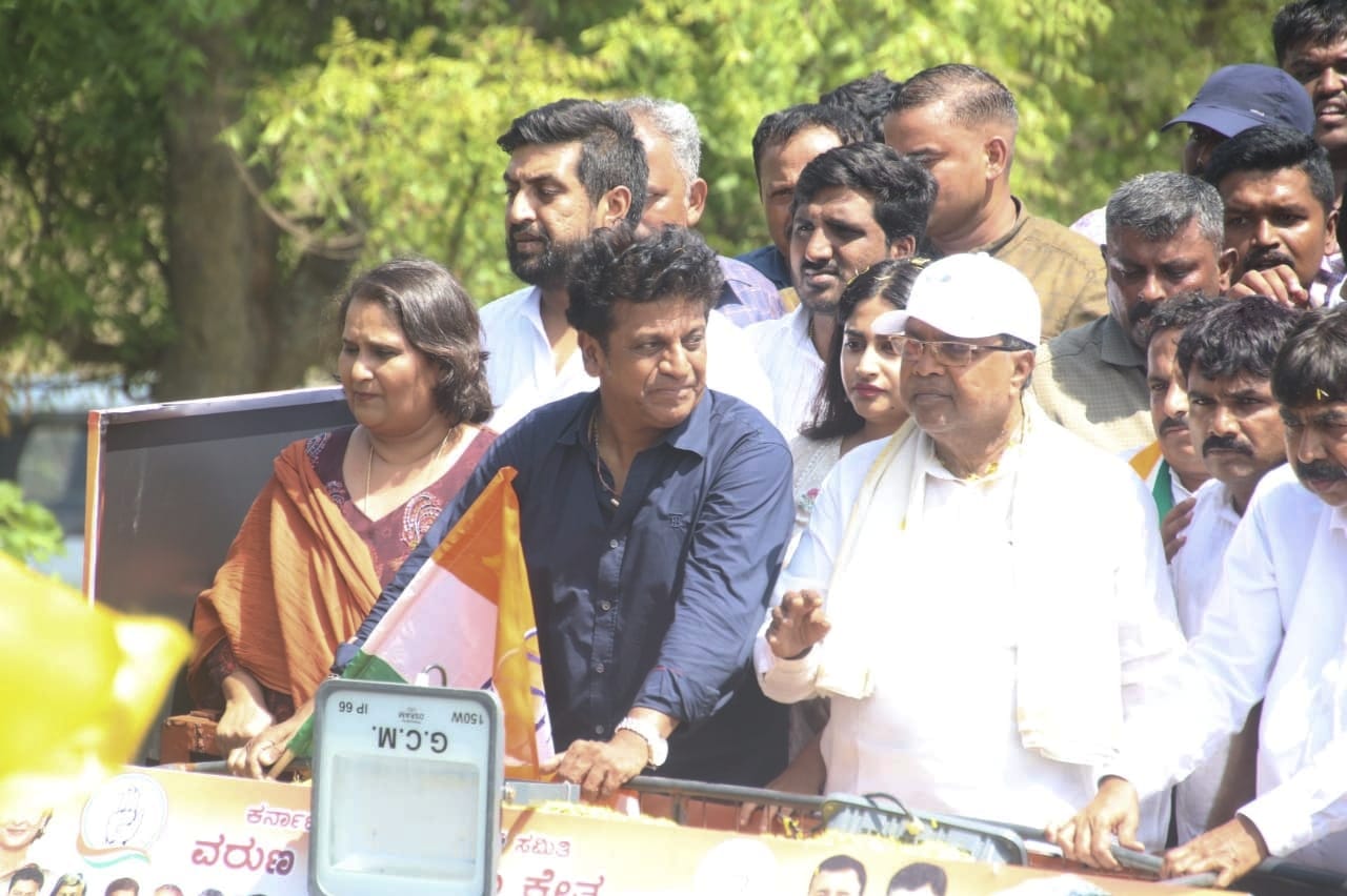 ವರುಣಾದಲ್ಲಿ ಸಿದ್ದರಾಮಯ್ಯ ಪರ ನಟ ಶಿವರಾಜ್ ಕುಮಾರ್ ರೋಡ್ ಶೋ