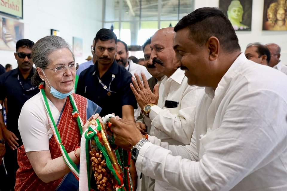 ಹುಬ್ಬಳ್ಳಿಗೆ ಆಗಮಿಸಿದ ಸೋನಿಯಾ ಗಾಂಧಿ
