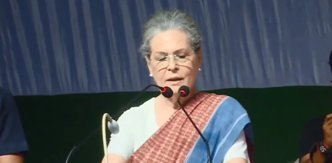 ಬಿಜೆಪಿಯ ಲೂಟಿಯಿಂದ ಕರ್ನಾಟಕವನ್ನು ರಕ್ಷಿಸಲು ಕಾಂಗ್ರೆಸ್ ಗೆ ಮತ ಕೊಡಿ: ಹುಬ್ಬಳ್ಳಿಯಲ್ಲಿ ಸೋನಿಯಾ ಗಾಂಧಿ
