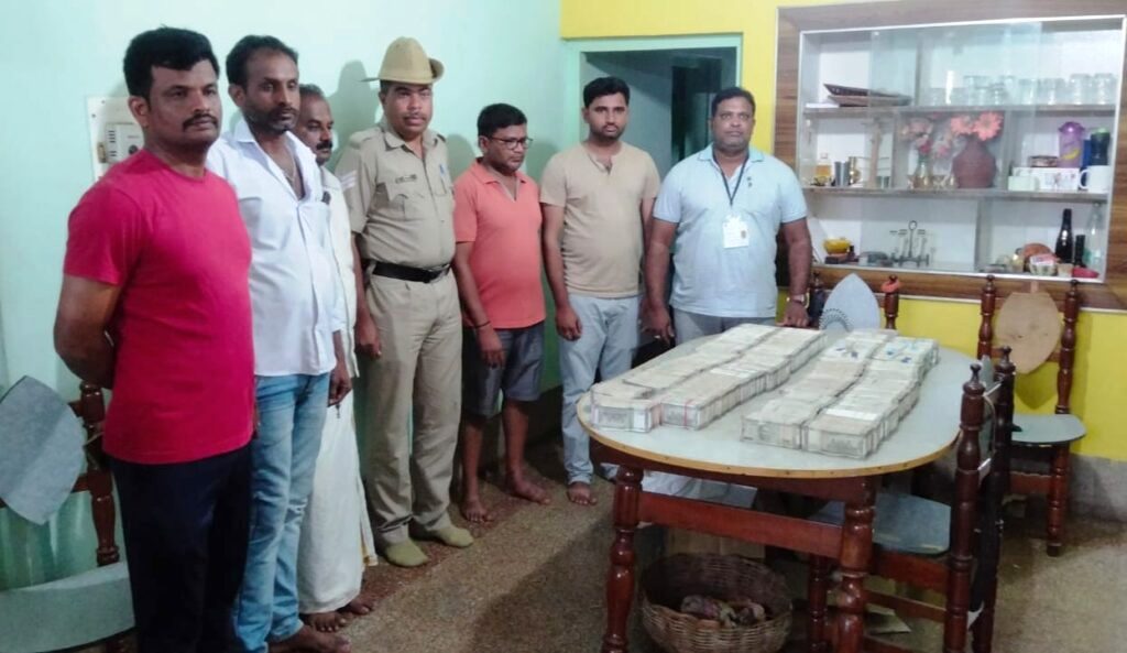 ಮದ್ದೂರು ಕಾಂಗ್ರೆಸ್ ಅಭ್ಯರ್ಥಿ ಬೆಂಬಲಿಗರ ಮನೆಯಲ್ಲಿ 2 ಕೋಟಿಗೂ ಅಧಿಕ ಹಣ ಪತ್ತೆ