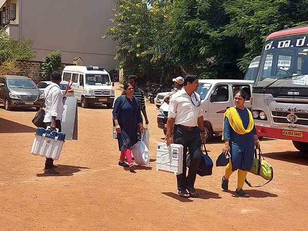 ವಿಧಾನಸಭಾ ಚುನಾವಣೆ: ಉಡುಪಿ ಜಿಲ್ಲೆಯ ಐದು ಕೇಂದ್ರಗಳಲ್ಲಿ ಮಸ್ಟರಿಂಗ್ ಪ್ರಕ್ರಿಯೆ ಆರಂಭ