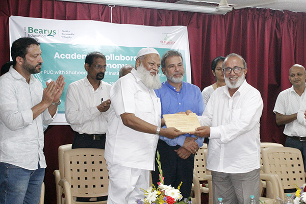 ವಿದ್ಯಾರ್ಥಿಗಳು ಶಿಕ್ಷಣದ ಜೊತೆ ಮಾನವೀಯತೆಯ ಗುಣ ರೂಢಿಸಿಕೊಳ್ಳುವುದು ಅಗತ್ಯ: ಸಯ್ಯದ್ ಬ್ಯಾರಿ