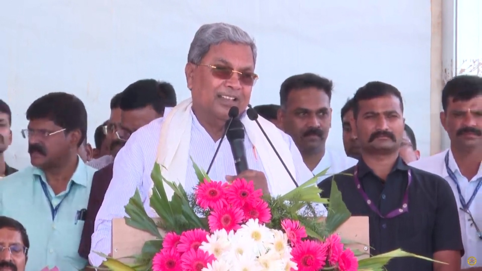 ಕೊಟ್ಟ ಮಾತಿನಿಂದ ಹಿಂದೆ ಸರಿಯುವ ಪ್ರಶ್ನೆಯೇ ಇಲ್ಲ: ಮುಖ್ಯಮಂತ್ರಿ ಸಿದ್ದರಾಮಯ್ಯ