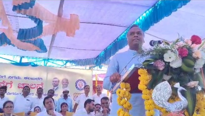 ನುಡಿದಂತೆ ನಡೆದಿದ್ದೇವೆ, ಗ್ಯಾರಂಟಿಗಳ ಜಾರಿಗೆ ಬದ್ಧರಾಗಿದ್ದೇವೆ: ಸಚಿವ ಪ್ರಿಯಾಂಕ್ ಖರ್ಗೆ