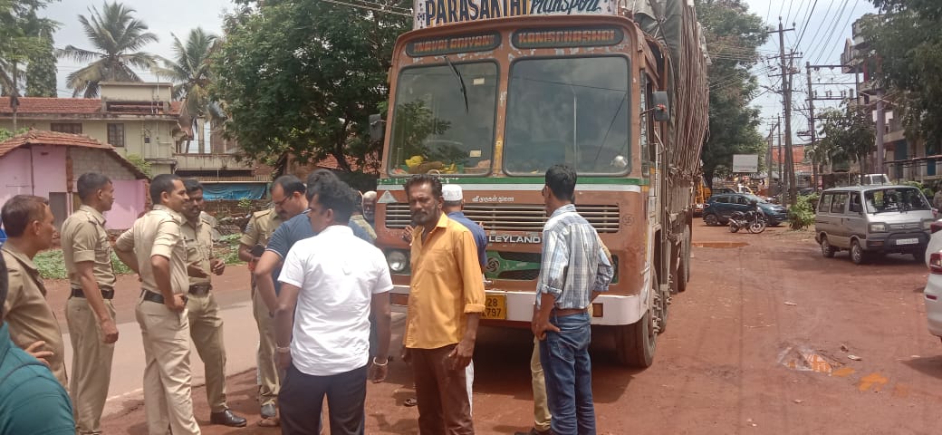 ವಾಮಂಜೂರು | ಪ್ರತಿಭಟನೆಯ ದಾರಿ ತಪ್ಪಿಸಲು ಅಣಬೆ ತಯಾರಿಕಾ ಘಟಕಕ್ಕೆ ಕಲ್ಲುತೂರಾಟ ನಡೆಸಿ ಗಲಭೆಗೆ ಯತ್ನ; ಅರೋಪ