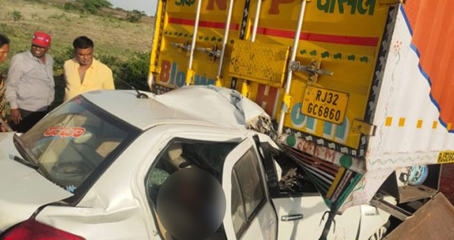 ನಿಂತಿದ್ದ ಲಾರಿಗೆ ಕಾರು ಢಿಕ್ಕಿ; ಮೂವರು ಸ್ಥಳದಲ್ಲೇ ಮೃತ್ಯು