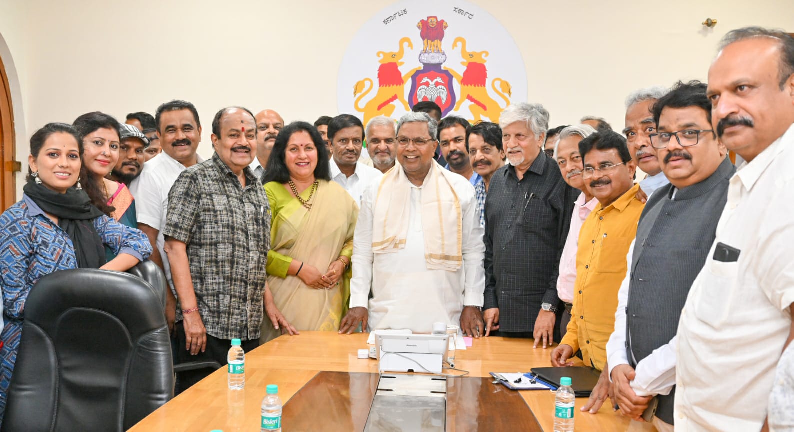 ವರುಣಾ ಕ್ಷೇತ್ರದಲ್ಲಿ ಚಿತ್ರ ನಗರಿ ನಿರ್ಮಿಸುವಂತೆ ಮುಖ್ಯಮಂತ್ರಿ ಸಿದ್ದರಾಮಯ್ಯಗೆ ಮನವಿ