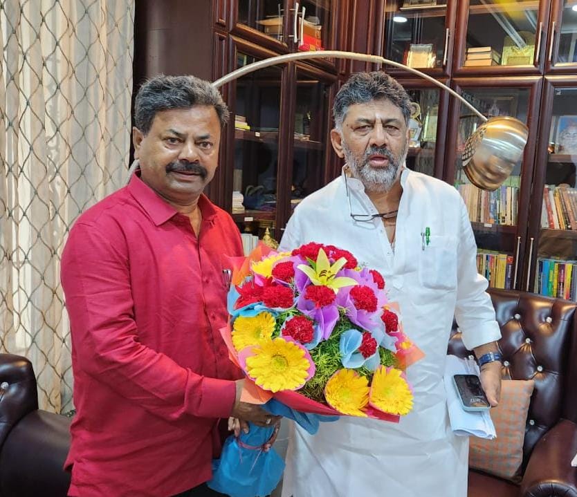 ಡಿಸಿಎಂ ಡಿ.ಕೆ ಶಿವಕುಮಾರ್‌ ಭೇಟಿಯಾದ ಮಾಜಿ ಶಾಸಕ ಎಂ.ಪಿ.ರೇಣುಕಾಚಾರ್ಯ