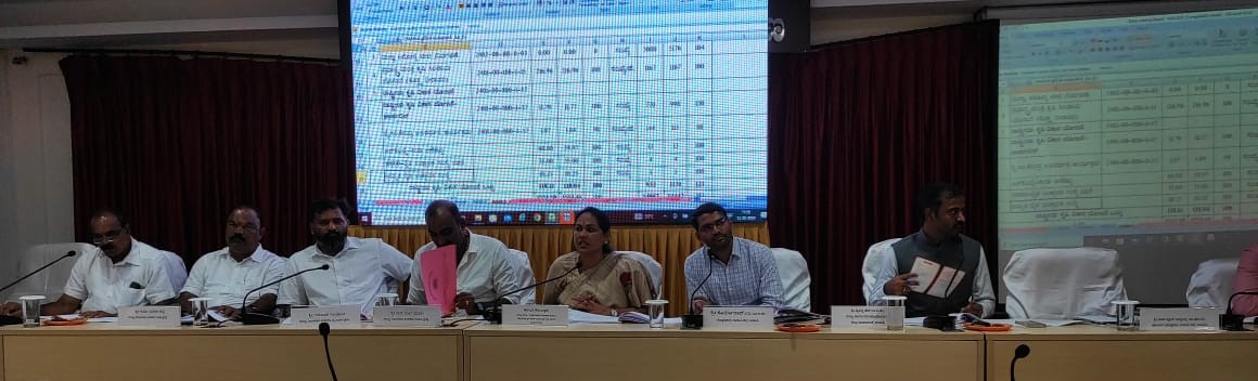 ಸಂತೆಕಟ್ಟೆ ರಾಷ್ಟ್ರೀಯ ಹೆದ್ದಾರಿಯ ಹೊಂಡವನ್ನು ಮುಚ್ಚಿಸಿ, ಇಲ್ಲದಿದ್ದರೆ ಅಪಾಯ: ಸಂಸದೆ ಶೋಭಾ ಕರಂದ್ಲಾಜೆ