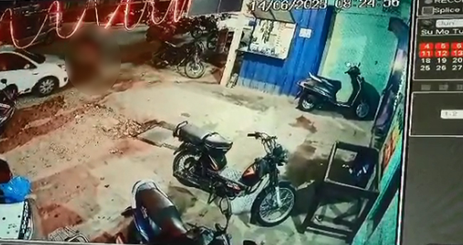 ಹಾಸನ | ಜೊತೆಗಿದ್ದ ಸ್ನೇಹಿತನನ್ನು ಬೆತ್ತಲೆಗೊಳಿಸಿ ಸಾರ್ವಜನಿಕ ಸ್ಥಳಗಳಲ್ಲಿ ಅಸಭ್ಯ ವರ್ತನೆ; ಮೂವರ ಬಂಧನ