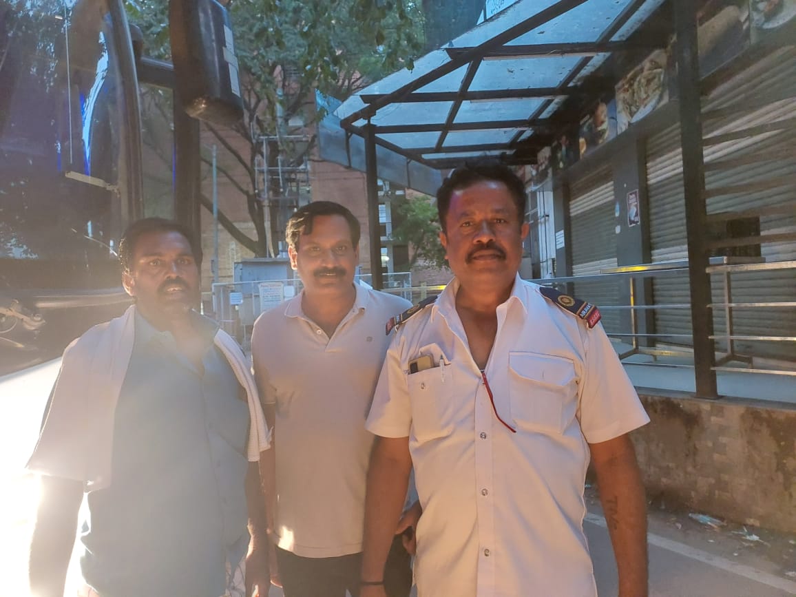 ಪ್ರಯಾಣಿಕನಿಂದ 5ಲಕ್ಷ ರೂ. ಹಣ ಕದ್ದು ಪರಾರಿಯಾಗುತ್ತಿದ್ದ ಆರೋಪಿಯನ್ನು ಸೆರೆ ಹಿಡಿದ KSRTC ಸಿಬ್ಬಂದಿ