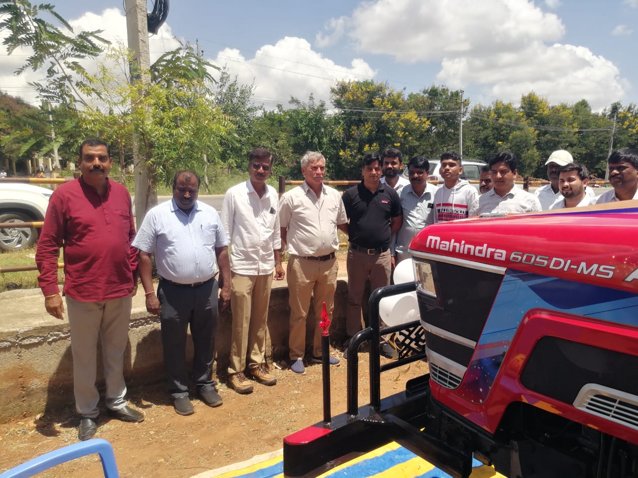 ಕ್ರಿಕೆಟ್ ನಿಂದ ಕೃಷಿಗೆ | ಚಾಮರಾಜನಗರದಲ್ಲಿ ಟ್ರ್ಯಾಕ್ಟರ್ ಖರೀದಿಸಿದ ಬಿಸಿಸಿಐ ಅಧ್ಯಕ್ಷ ರೋಜರ್ ಬಿನ್ನಿ