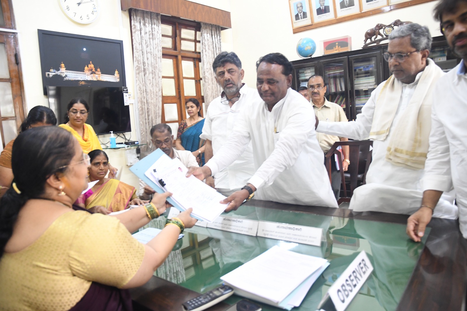 ಪರಿಷತ್ ಉಪ ಚುನಾವಣೆ: ಸಚಿವ ಎನ್.ಎಸ್ ಬೋಸರಾಜು, ತಿಪ್ಪಣ್ಣಪ್ಪ ಕಮಕನೂರು ನಾಮಪತ್ರ ಸಲ್ಲಿಕೆ