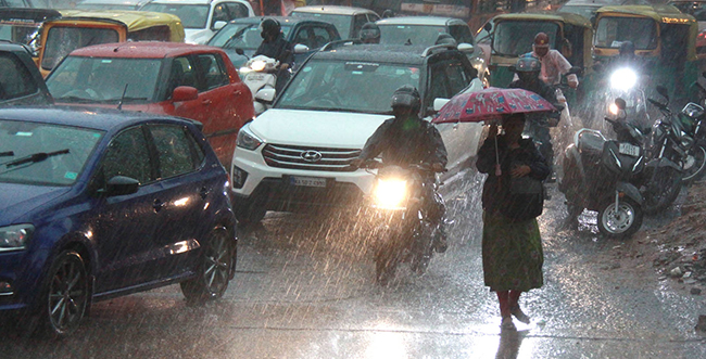 ಬೆಂಗಳೂರು ಸೇರಿದಂತೆ ರಾಜ್ಯದ ಬಹುತೇಕ ಜಿಲ್ಲೆಗಳಲ್ಲಿ ಭಾರೀ ಮಳೆ