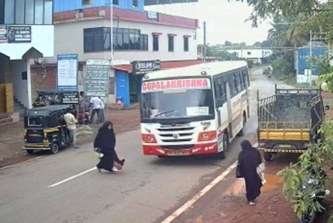 ತೌಡುಗೋಳಿ ಕ್ರಾಸ್: ರಸ್ತೆ ದಾಟಿದ ಮಹಿಳೆಯ ವಿರುದ್ಧವೂ ಪ್ರಕರಣ ದಾಖಲು